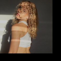Des stars du porno sexys à poil dans des longs-métrages pornos ...
