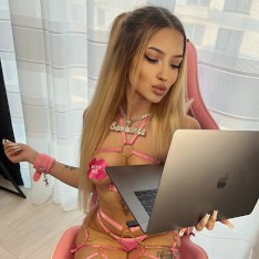 Des stars du porno sexys à poil dans des longs-métrages pornos ...