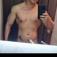 Des stars du porno sexys à poil dans des longs-métrages pornos ...
