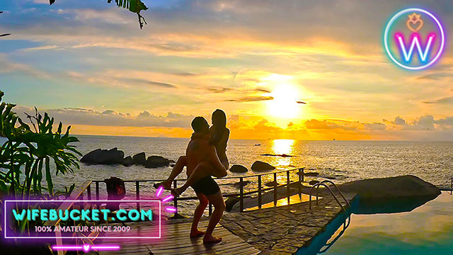 In Front Of A Stunning Sunset She Gives Head And Rides Cock As An Amateur