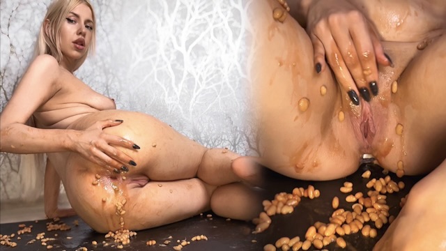Messy And Wet Anal Baked Beans That Are Squirting And Playing