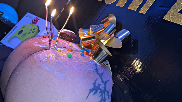 Mi Culo fue el Regalo en este Cumpleaños thumbnail