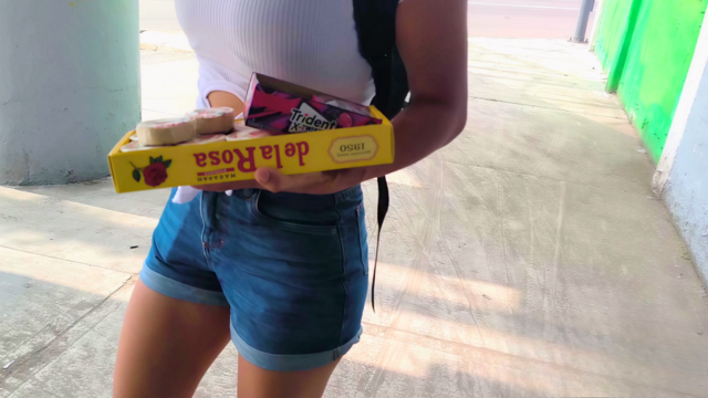 An Ambulante Vendor Ends Up In A Hotel With An Unknown