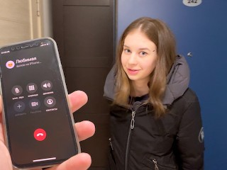 Még jó hogy a barátnőm késik van időm megbaszni a barátnőjét