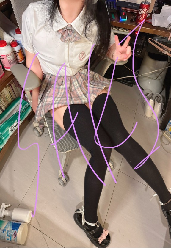 Little Saki made a PornHub account, I hope I can find some workspace there… photo