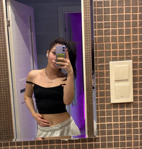 PornHub and Webcam asian model Queenelia