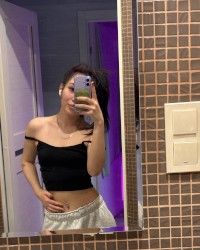 PornHub and Webcam asian model Queenelia photo