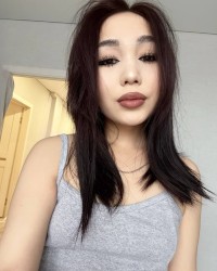 PornHub and Webcam asian model Queenelia photo