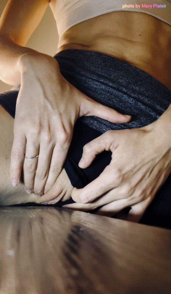 Humping table corner