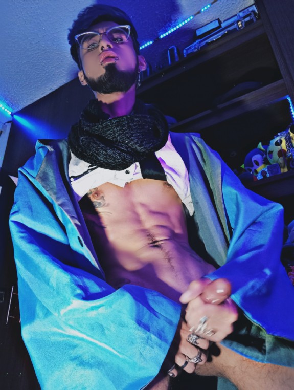 Cachondo se pajea en un condon 💪 quieres probar 😈?