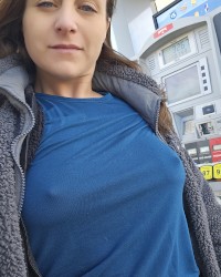Ittybitty titties photo