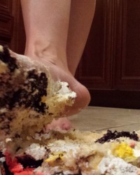 feet and pussy photo