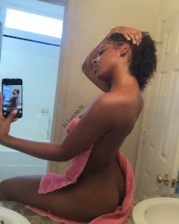 Lady Melanie Bee photo