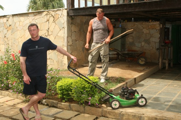 Hot asian girl makes a double penetration into the home garden