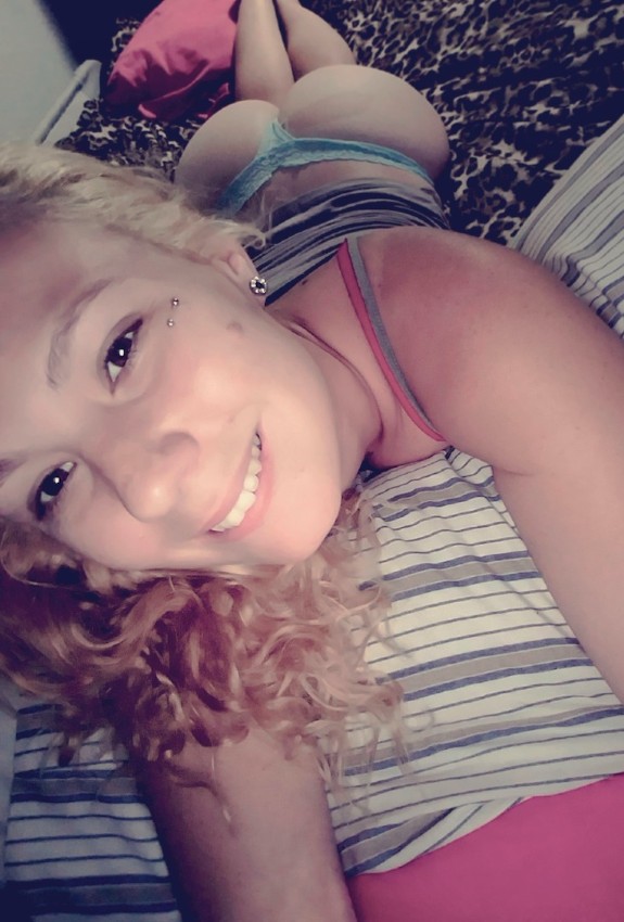 Pretty smile and a big booty(: