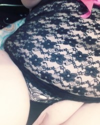 random photos of Pawg BBW sunny flowers photo