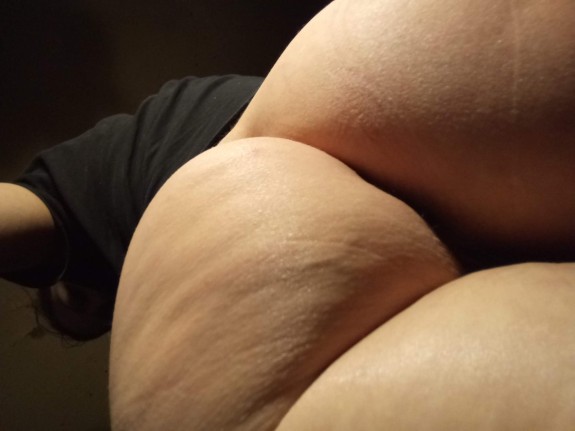 Look at my nice big booty subscribe comment,like my pics and videos;)