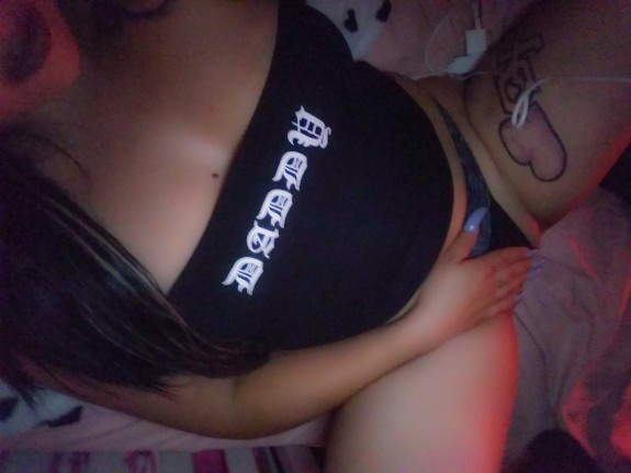 Just mee hott. N horny