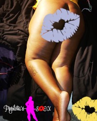 T-Shirt no panties on photo