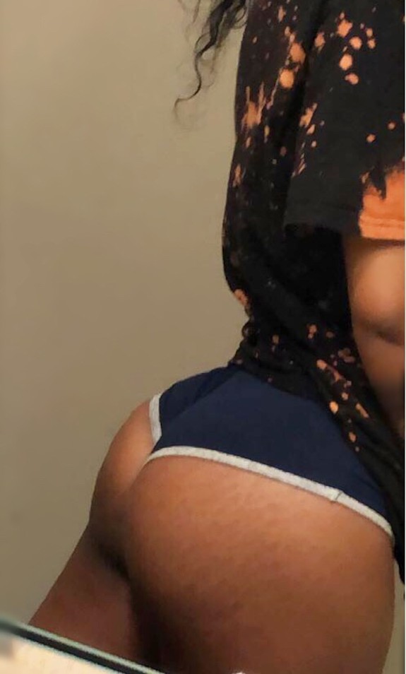 My girlfriends fat Ass