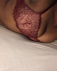 Amateur Sexy ebony MILF photo