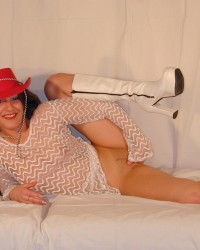 SBM 020 - amateur babe in studio photo