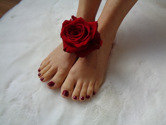 sexy tiny feet photo