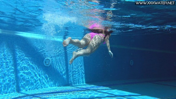 Jessica Lincoln Pt.1 UnderWaterShow