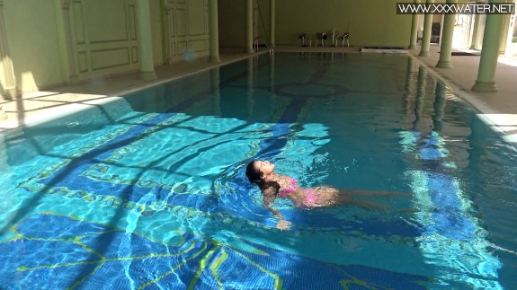 Jessica Lincoln Pt.1 UnderWaterShow