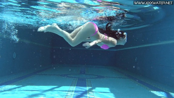 Jessica Lincoln Pt.1 UnderWaterShow