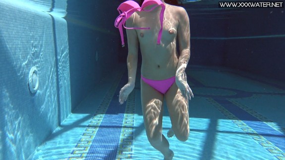 Jessica Lincoln Pt.1 UnderWaterShow