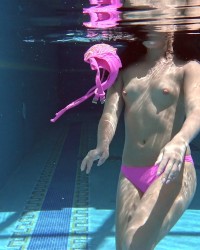 Jessica Lincoln Pt.1 UnderWaterShow photo