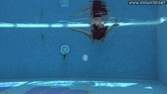 Jessica Lincoln Pt.1 UnderWaterShow