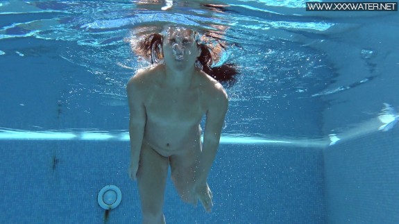 Jessica Lincoln Pt.1 UnderWaterShow