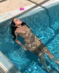 Jessica Lincoln Pt.1 UnderWaterShow photo