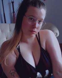 Femdom Goddess Kelly Sunshine photo