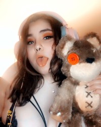 Gamer girl / maid photo