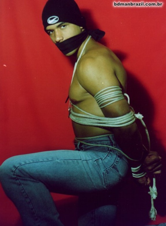 Kleber Thorres in bondage for the first time (2002)