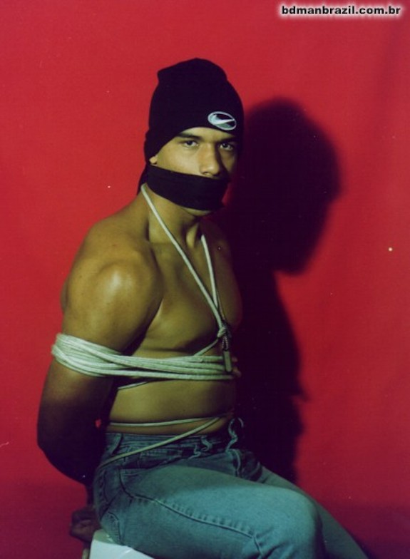 Kleber Thorres in bondage for the first time (2002)