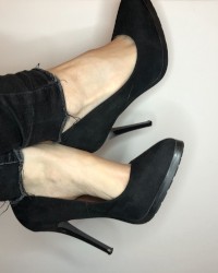 kelly_feet sexy girl show shoes and sweaty feet photo