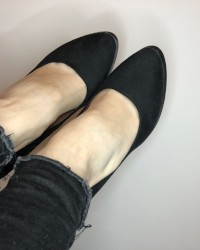 kelly_feet sexy girl show shoes and sweaty feet photo