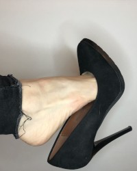 kelly_feet sexy girl show shoes and sweaty feet photo