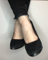 kelly_feet sexy girl show shoes and sweaty feet photo