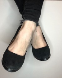 kelly_feet sexy girl show shoes and sweaty feet photo