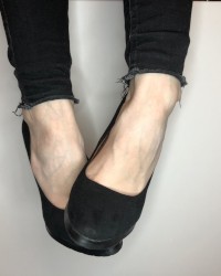 kelly_feet sexy girl show shoes and sweaty feet photo
