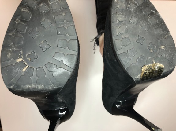 kelly_feet sexy girl show shoes and sweaty feet