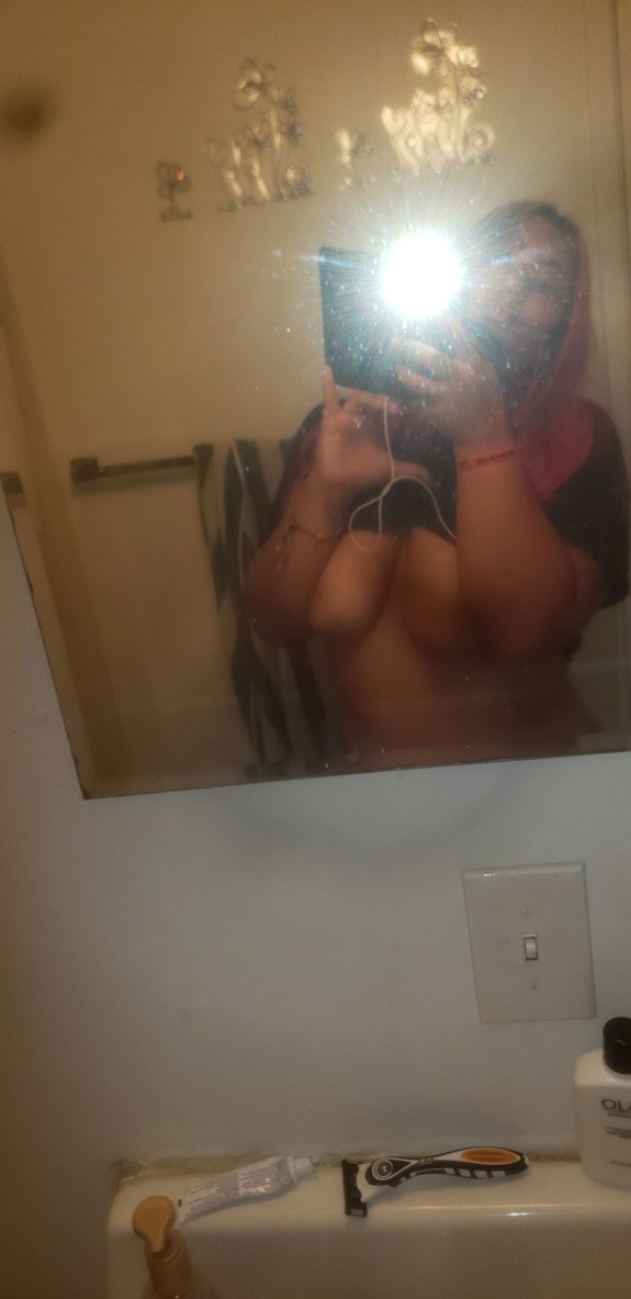 Single Boobie Pic as a Comeback 