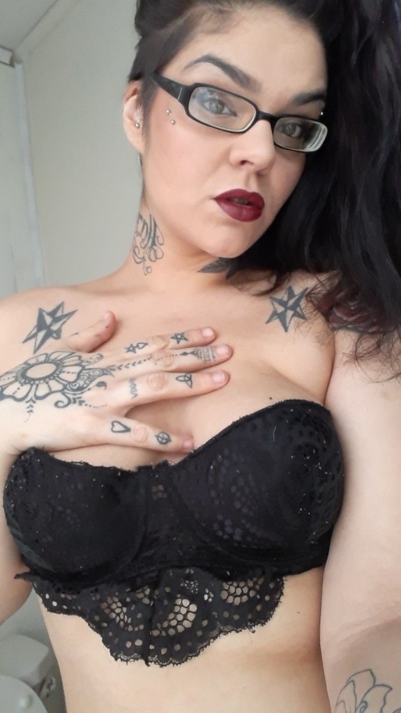 Professional and amateur pictures