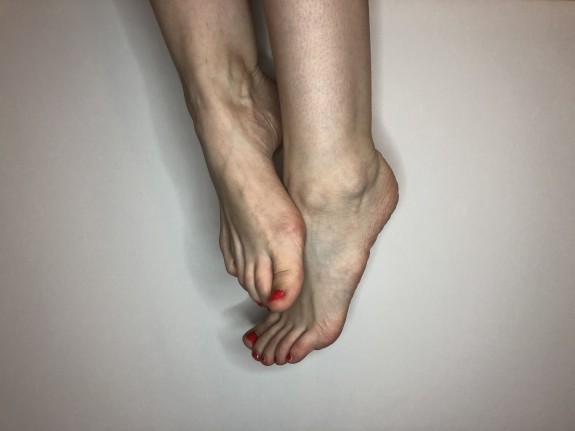 my feet and red nails