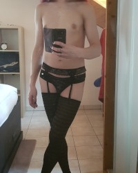 Live-in hottie photo